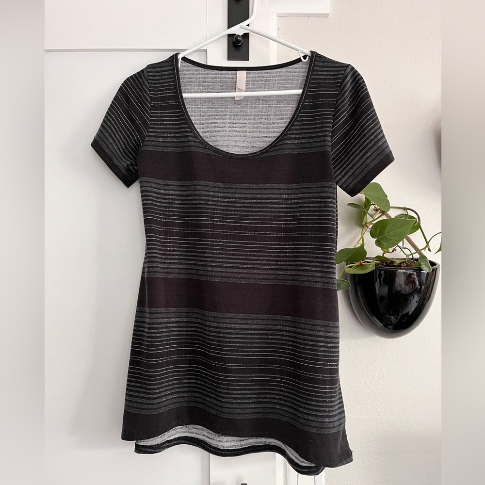LuLaRoe Gray and Black Fitted Short Sleeve Tee